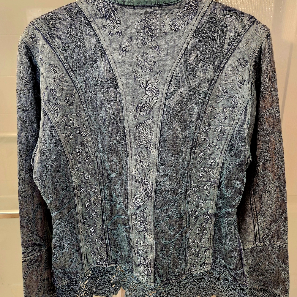 FINAL REDUCTION Flashback Blue Embroidered Women's Denim Jacket - Picture 2 of 3